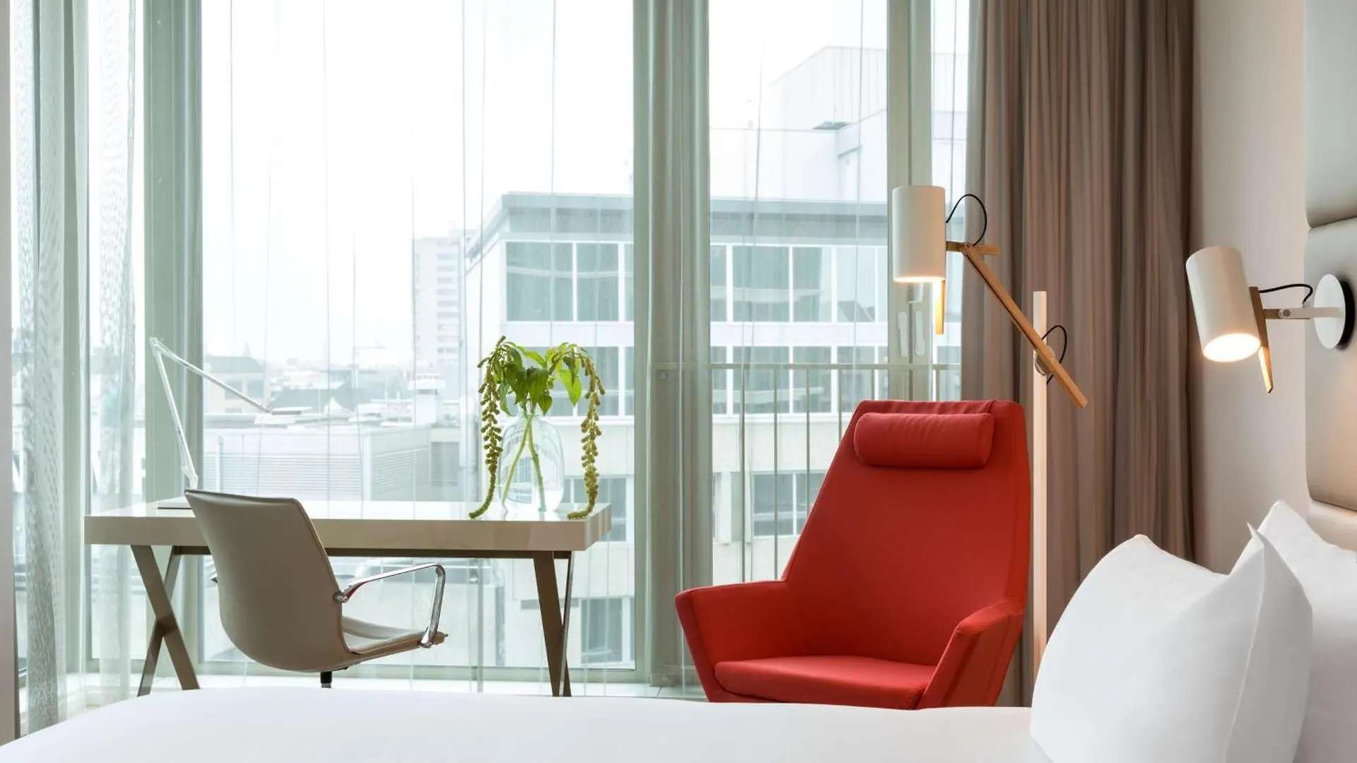 Hotel NH Collection Eindhoven Centre 5*,